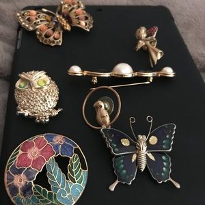 Collection of lapel/scarf pins vintage